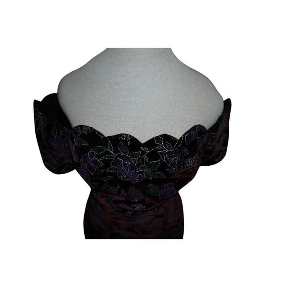 Vintage Tamara’s Off-Shoulder Cocktail – Size 7 Embroidered Velvet – Scalloped - Picture 7 of 11